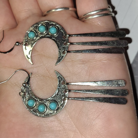 Magical Moon 🌙 Earrings - Picture 4 of 5